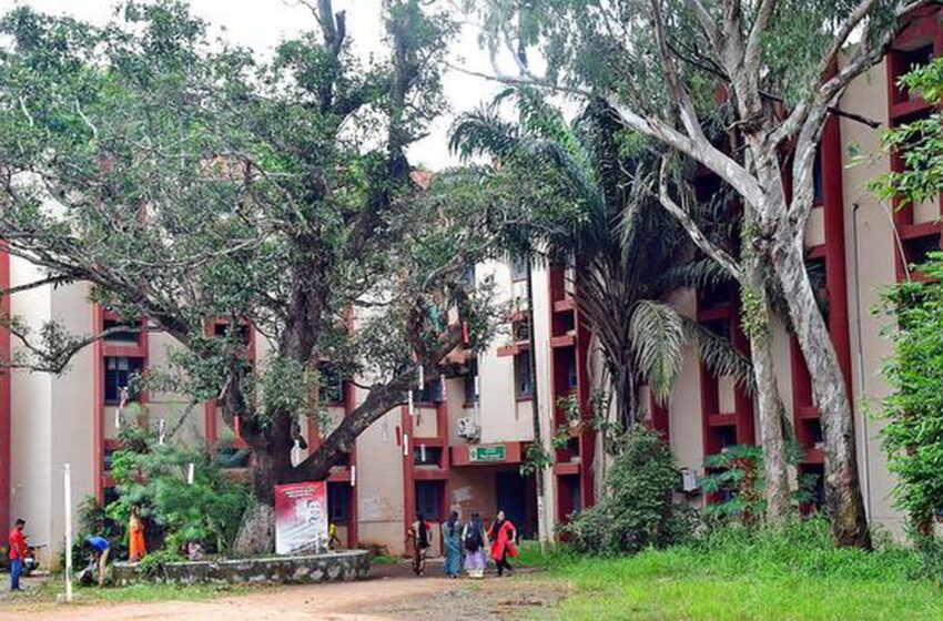  സംസ്‌കൃത കോളേജിനുള്ളിൽ അജ്ഞാതനെ മരിച്ച നിലയിൽ കണ്ടെത്തി, മൂന്ന് ദിവസത്തെ പഴക്കമുള്ള മൃതദേഹം കണ്ടത് കത്തിക്കരിഞ്ഞ നിലയിൽ