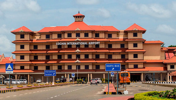  നെടുമ്പാശ്ശേരി വിമാനത്താവളത്തിൽ വെടിയുണ്ടയുമായി യാത്രക്കാരൻ പിടിയിൽ.