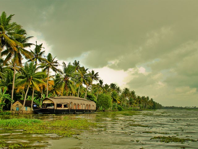  മൺസൂൺ യാത്രകൾ ഇനിയും പ്ലാൻ ചെയ്തില്ലേ? ബാഗ് എടുത്തോളൂ, കേരളത്തിൽ നിർബന്ധമായും പോകണം ഇവിടെ