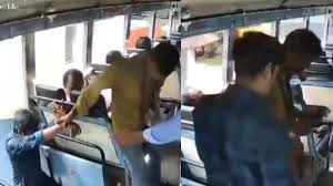  ദൈവത്തിന്റെ കരങ്ങൾ; ബസ് കണ്ടക്ടർ യുവാവിന് രക്ഷകനായി; ചവറ – അടൂർ – പന്തളം റൂട്ടിൽ സർവ്വീസ് നടത്തുന്ന ബസിൽ നടന്ന അവിശ്വസനീയ സംഭവത്തിന്റെ വീഡിയോ കാണാം…