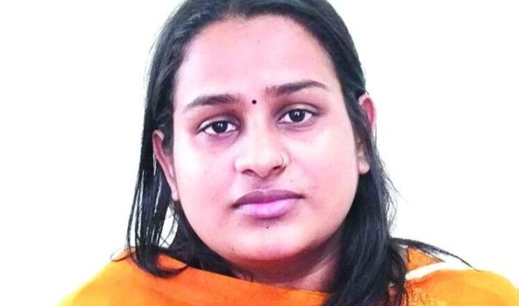 ആലപ്പുഴയിൽ വിമാന ടിക്കറ്റ് ബുക്ക് ചെയ്ത് നൽകാമെന്ന് വാ​ഗാദാനം നൽകി തട്ടിപ്പ്; യുവതി പിടിയിൽ