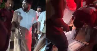വാഹന പരിശോധന; ഷാഫി പറമ്പില് എംപിയും രാഹുല് മാങ്കൂട്ടത്തില് എംഎല്എയും ഉദ്യോഗസ്ഥരെ ഭീഷണിപ്പെടുത്തിയെന്ന പരാതിയില് അടിയന്തര റിപ്പോര്ട്ട് തേടി തിരഞ്ഞെടുപ്പ് കമ്മീഷന്