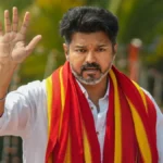 വിജയുടെ   വീട്ടിൽ വിജയാഹ്ളാദം; മധുര പലഹാരങ്ങൾ വിതരണം ചെയ്ത് ടിവികെ