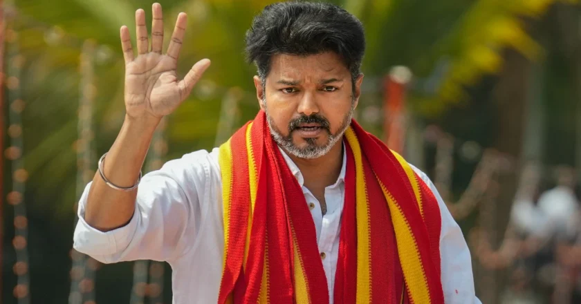 വിജയുടെ   വീട്ടിൽ വിജയാഹ്ളാദം; മധുര പലഹാരങ്ങൾ വിതരണം ചെയ്ത് ടിവികെ